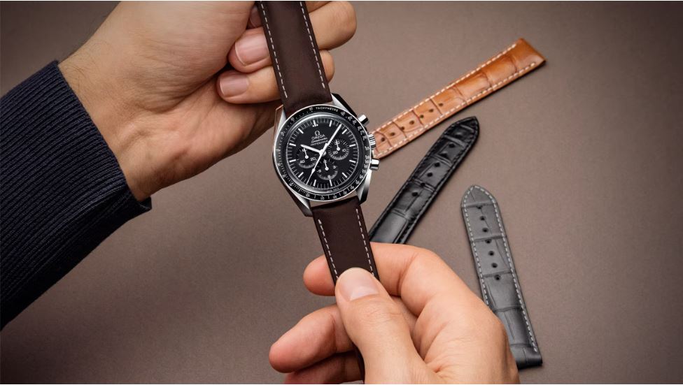 Montre Omega Speedmaster – modèle iconique disponible chez Prestige & Time. Chronographe de luxe en acier, idéale pour collectionneurs et amateurs de montres haut de gamme.