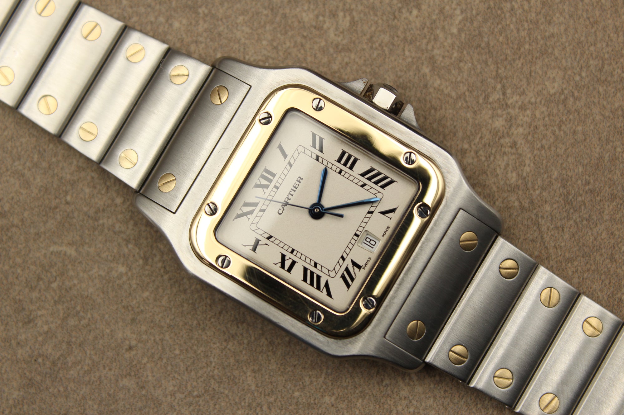 Montre Cartier Santos Galbée pour homme en acier et or, vendue par prestigeandtime.com, présentée en occasion authentique en excellent état avec full set, modèle emblématique idéal pour collection ou investissement horloger.