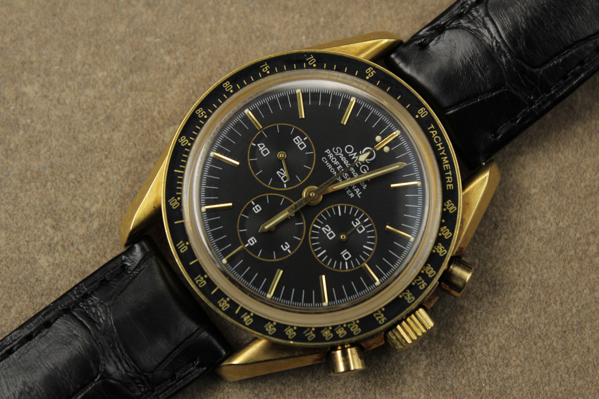 Omega Speedmaster Moonwatch (Or 18k Limited Edition 250)