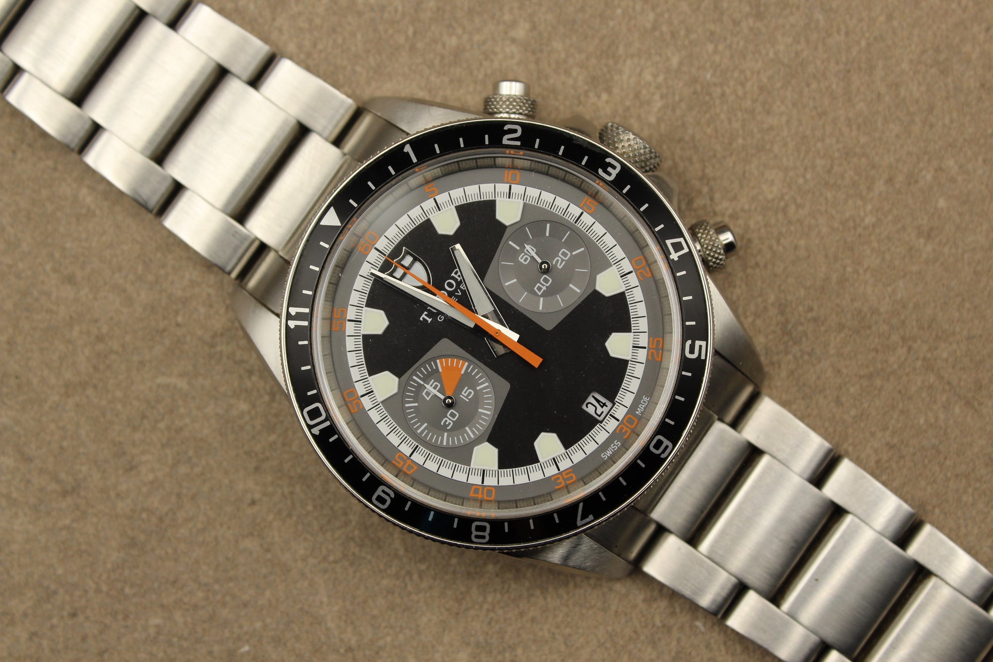 Montre Tudor Heritage Chrono pour homme en acier, modèle emblématique vendu par prestigeandtime.com, présentée en occasion authentique avec full set, idéale pour collection ou investissement horloger.