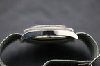La Bell & Ross BR V2-93 Blue allie héritage aéronautique et design moderne. Fonction GMT, mouvement automatique fiable. État neuf, vendue complète.