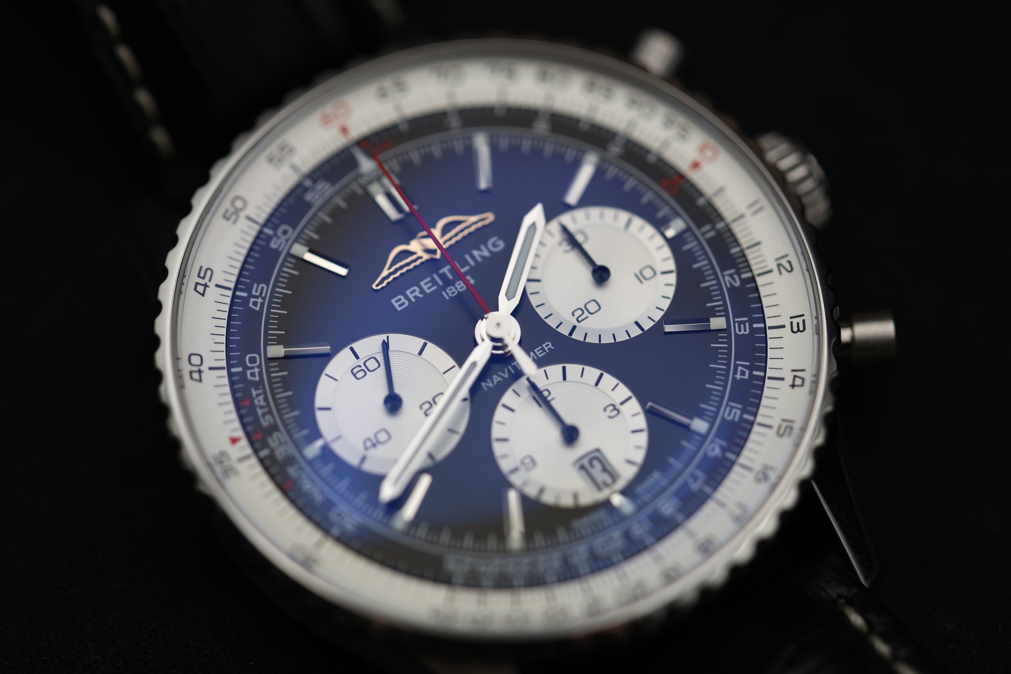 The Breitling Navitimer AB0138 blends tradition and innovation. Its B01 movement ensures outstanding precision. The complex dial and slide rule bezel appeal to enthusiasts. Stainless steel construction offers elegance and sportiness. Near-new condition, full set with warranty.
