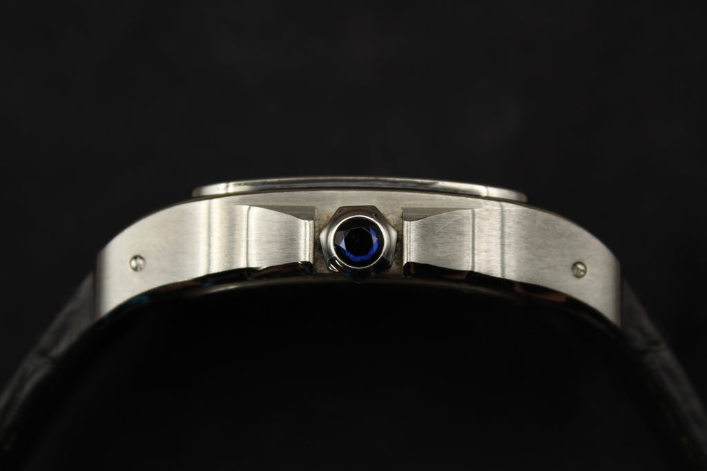 Montre Cartier Santos 100 pour homme en acier, vendue par prestigeandtime.com, présentée en occasion authentique en excellent état avec full set, modèle emblématique idéal pour collection ou investissement horloger.