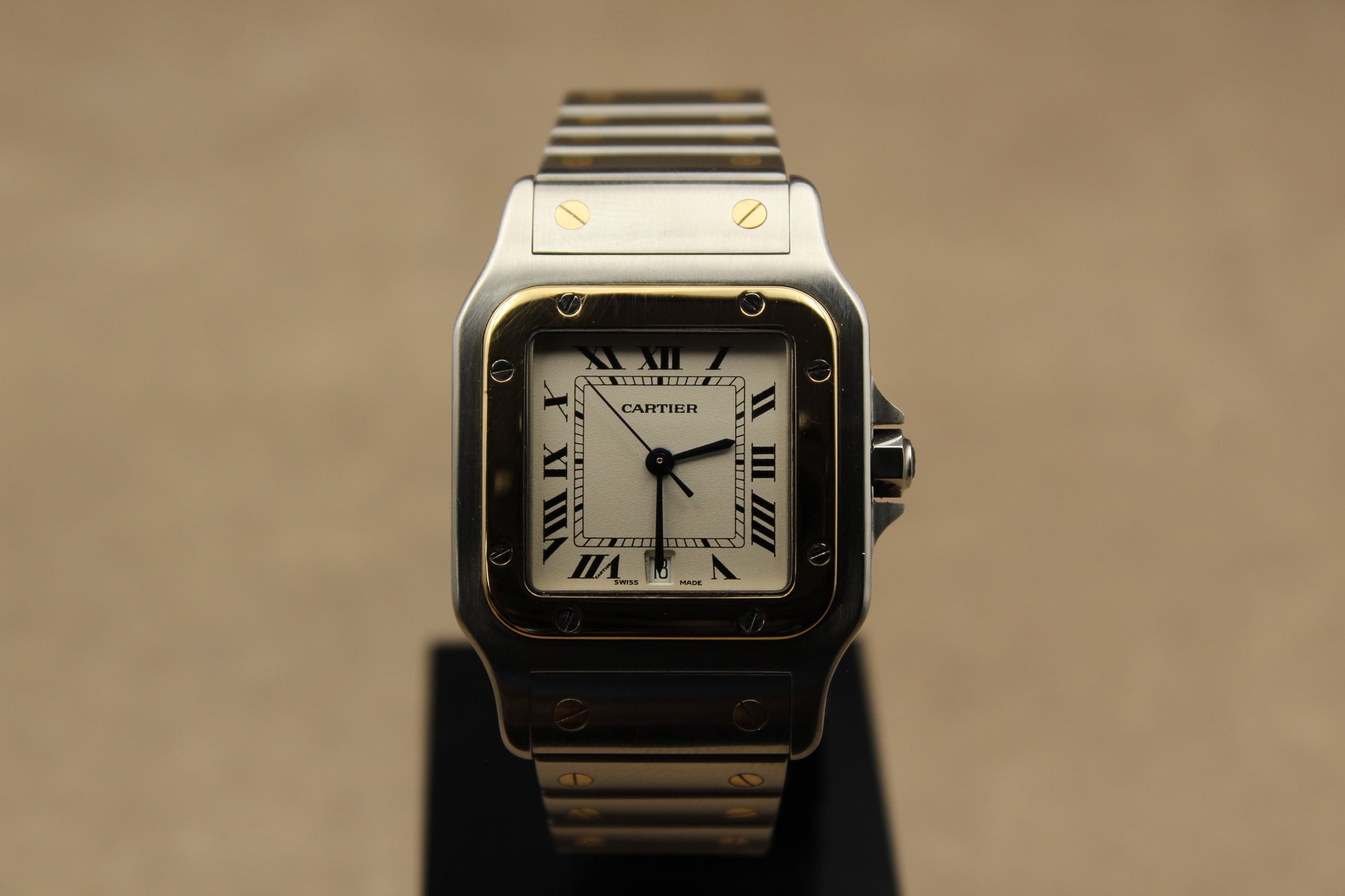 Montre Cartier Santos Galbée pour homme en acier et or, vendue par prestigeandtime.com, présentée en occasion authentique en excellent état avec full set, modèle emblématique idéal pour collection ou investissement horloger.