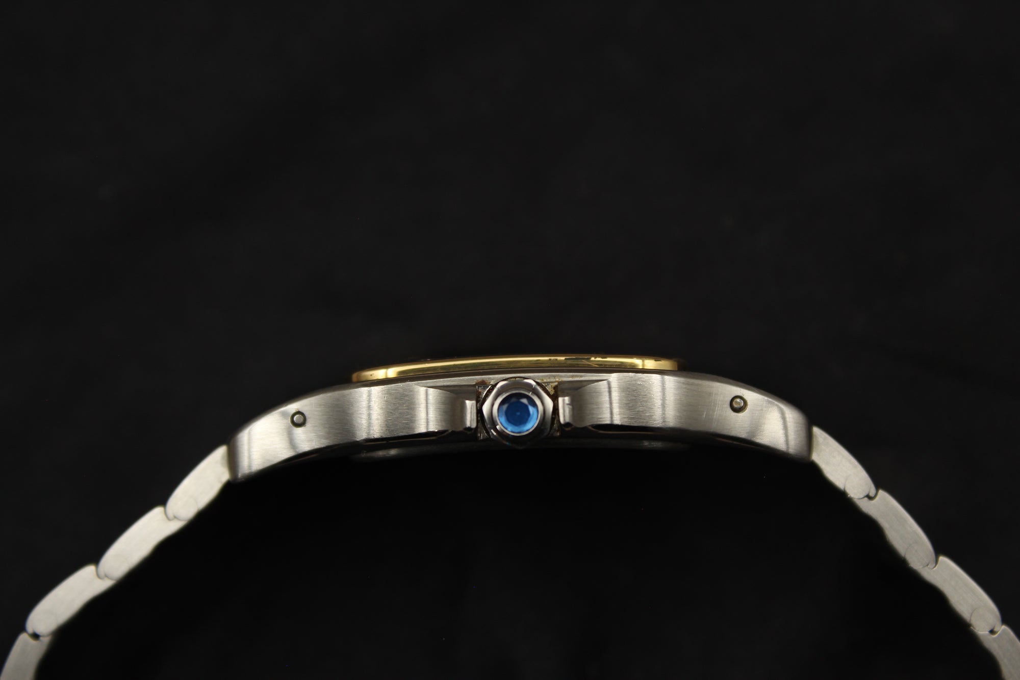 Montre Cartier Santos Galbée pour homme en acier et or, vendue par prestigeandtime.com, présentée en occasion authentique en excellent état avec full set, modèle emblématique idéal pour collection ou investissement horloger.