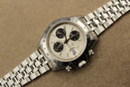Détail des poussoirs chronographe et couronne de la Tudor Prince Date 79280P, finition acier premium et conception robuste typique des montres sport luxe suisses | Detail of chronograph pushers and crown on Tudor Prince Date 79280P, premium steel finishing and robust construction typical of Swiss luxury sport watches