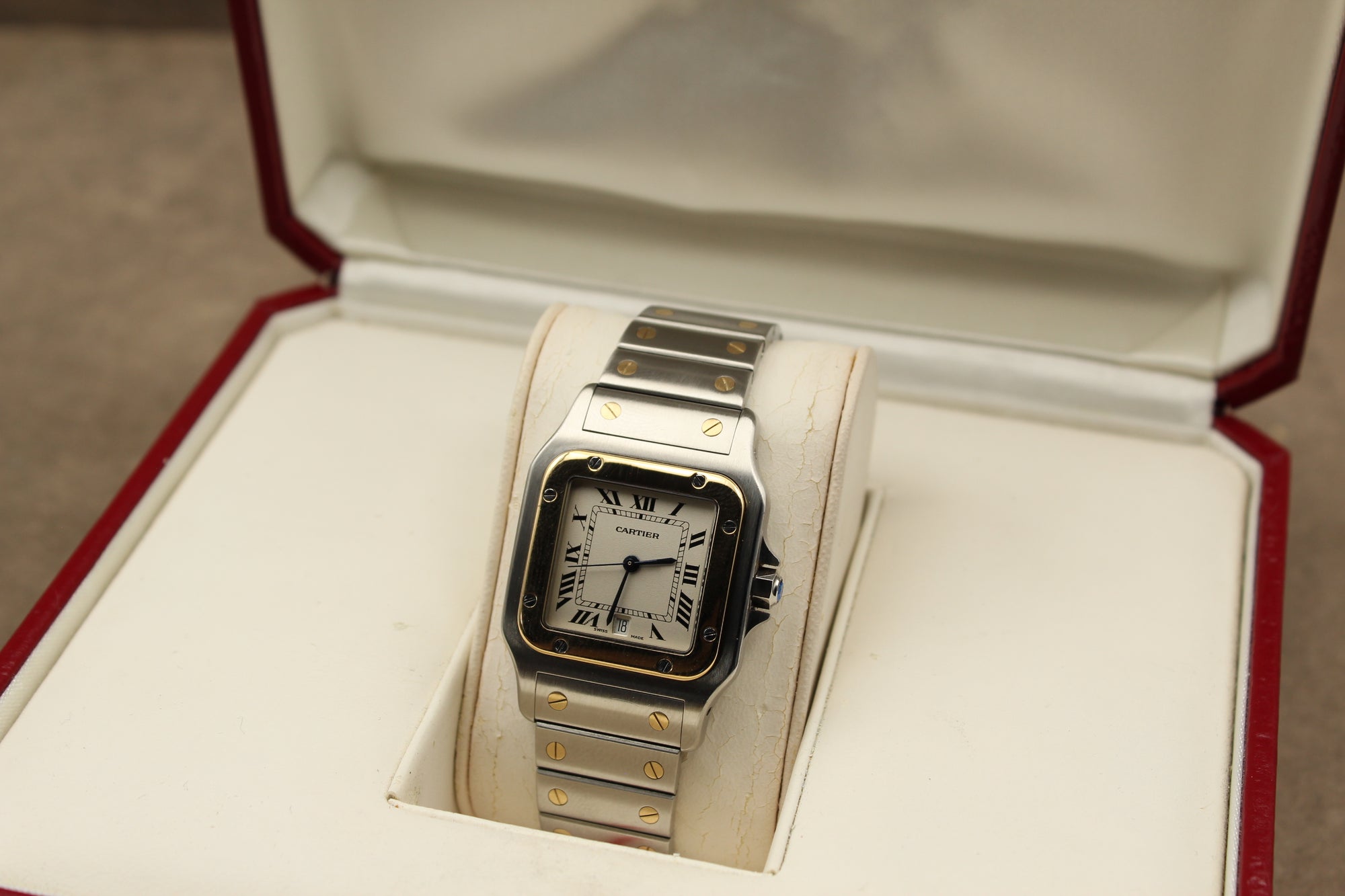 Montre Cartier Santos Galbée pour homme en acier et or, vendue par prestigeandtime.com, présentée en occasion authentique en excellent état avec full set, modèle emblématique idéal pour collection ou investissement horloger.