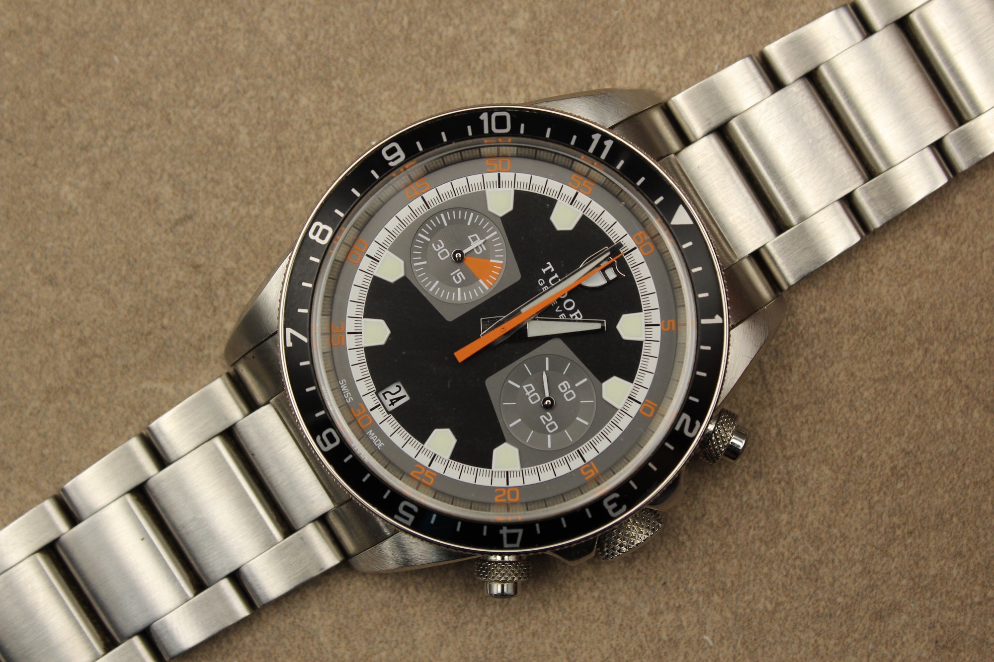 Montre Tudor Heritage Chrono pour homme en acier, modèle emblématique vendu par prestigeandtime.com, présentée en occasion authentique avec full set, idéale pour collection ou investissement horloger.