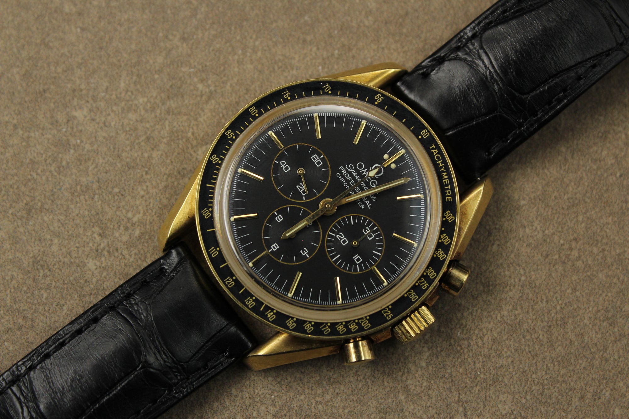 Omega Speedmaster Moonwatch (Or 18k Limited Edition 250)