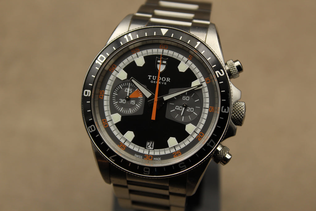 Montre Tudor Heritage Chrono pour homme en acier, modèle emblématique vendu par prestigeandtime.com, présentée en occasion authentique avec full set, idéale pour collection ou investissement horloger.