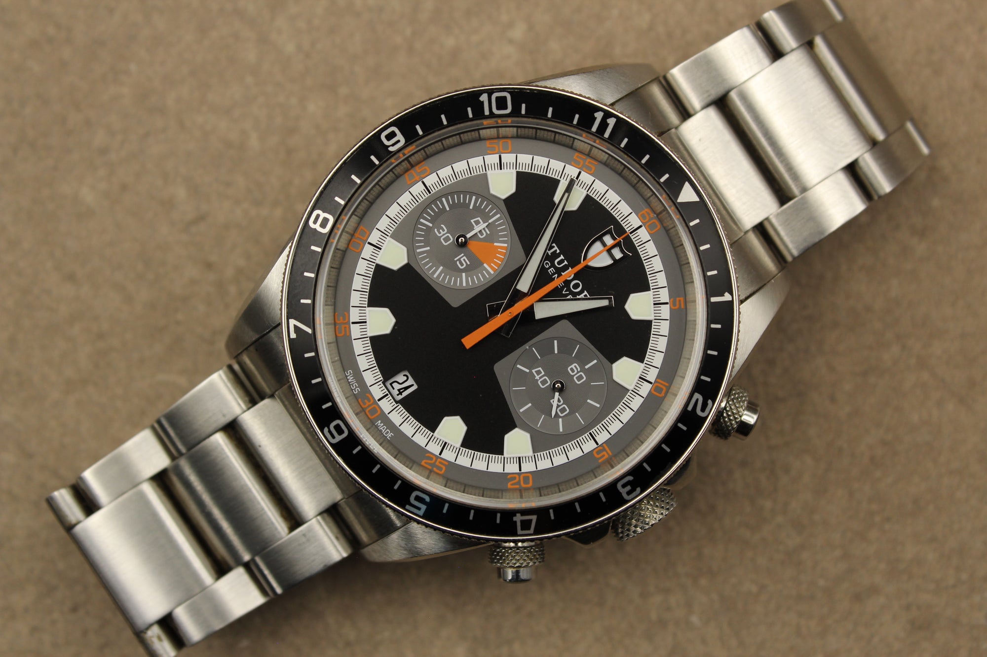 Montre Tudor Heritage Chrono pour homme en acier, modèle emblématique vendu par prestigeandtime.com, présentée en occasion authentique avec full set, idéale pour collection ou investissement horloger.