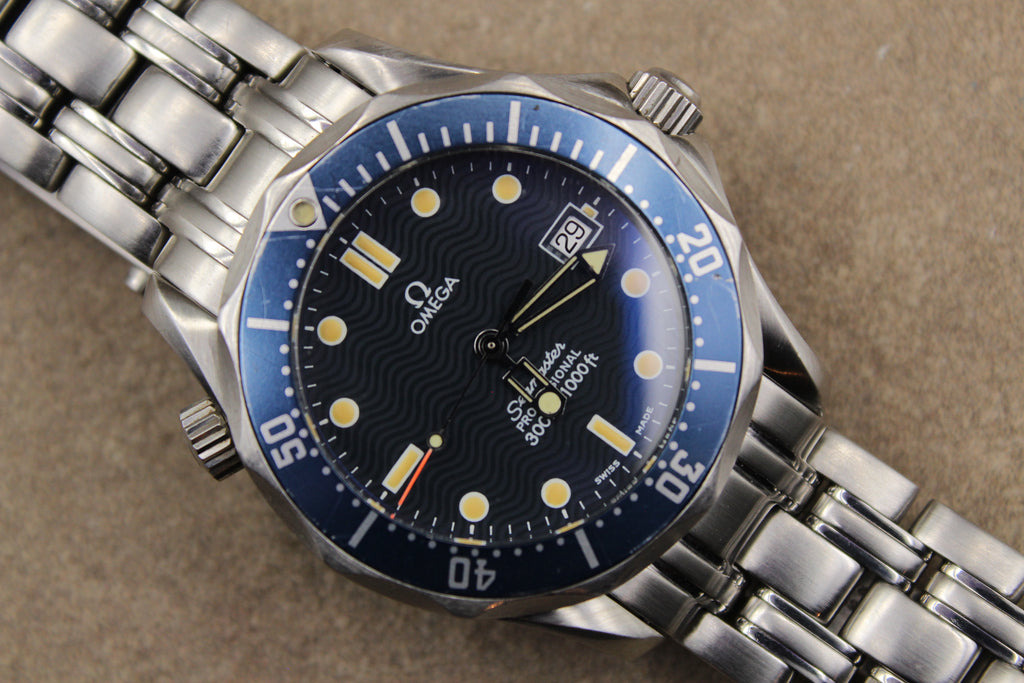 Montre Omega Seamaster 300M Professional pour homme, chronomètre de luxe authentique, emblématique des montres de plongée, proposée par  Prestige and Time. Un garde-temps prestigieux et fiable, apprécié des collectionneurs et reconnu pour son design élégant