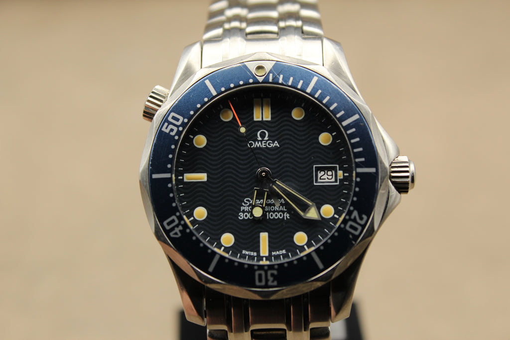 Montre Omega Seamaster 300M Professional pour homme, chronomètre de luxe authentique, emblématique des montres de plongée, proposée par  Prestige and Time. Un garde-temps prestigieux et fiable, apprécié des collectionneurs et reconnu pour son design élégant