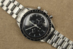 Montre Omega Speedmaster Professional Moonwatch référence 3570.50, chronographe mécanique en acier inoxydable avec cadran noir, bracelet acier et verre hésalite — montre iconique portée lors des missions lunaires