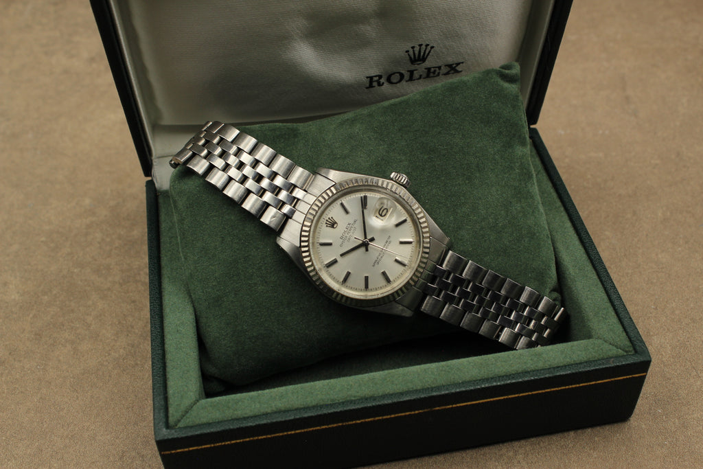 Prestige and Time Montre Rolex Datejust 1601 vintage en acier et or 18K, cadran argenté, bracelet Jubilee, lunette cannelée, couronne vissée