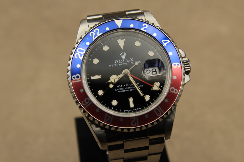 Montre Rolex GMT-Master à cadran tritium, pièce de collection vintage rare et authentique d’horlogerie suisse, proposée par la boutique Prestige and Time. Un garde-temps de luxe recherché par les collectionneurs, idéal pour un investissement et apprécié pour son prestige intemporel