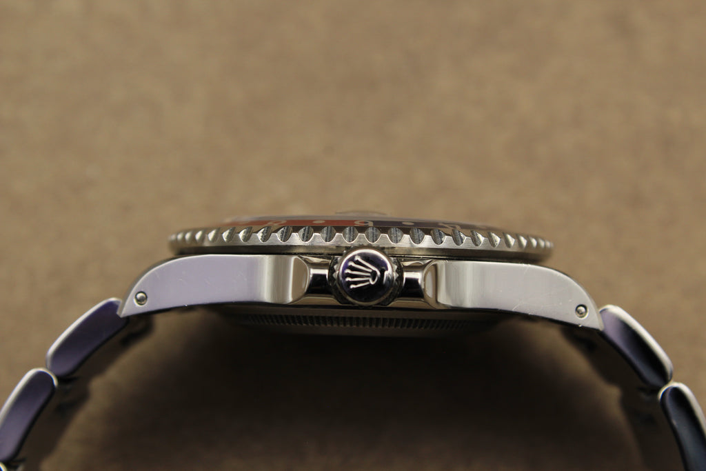 Montre Rolex GMT-Master à cadran tritium, pièce de collection vintage rare et authentique d’horlogerie suisse, proposée par la boutique Prestige and Time. Un garde-temps de luxe recherché par les collectionneurs, idéal pour un investissement et apprécié pour son prestige intemporel