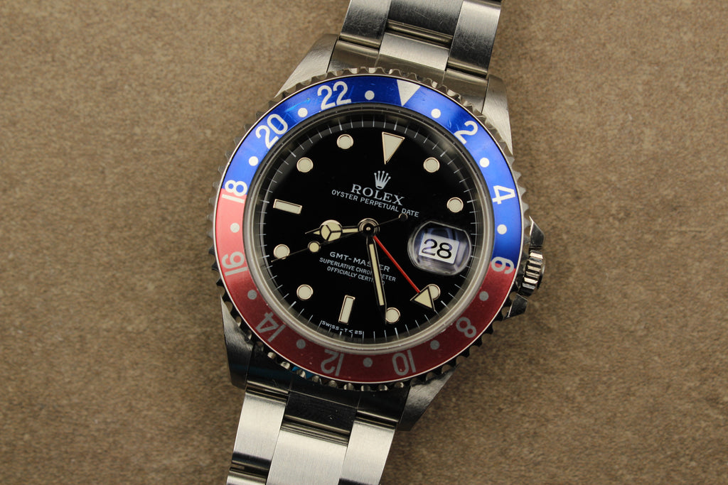 Montre Rolex GMT-Master à cadran tritium, pièce de collection vintage rare et authentique d’horlogerie suisse, proposée par la boutique Prestige and Time. Un garde-temps de luxe recherché par les collectionneurs, idéal pour un investissement et apprécié pour son prestige intemporel