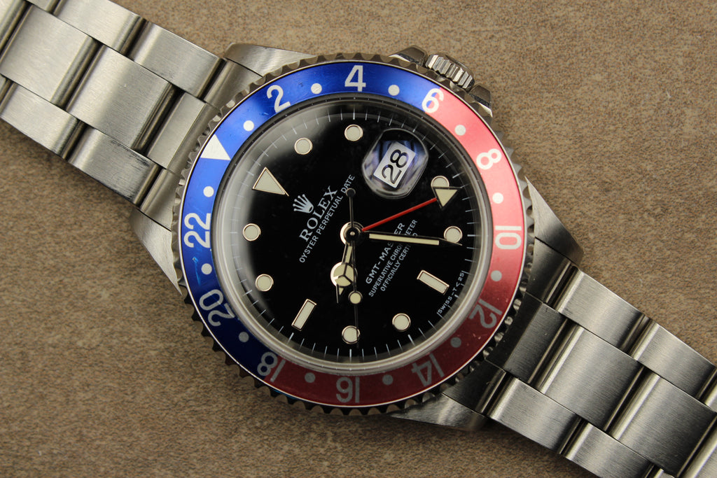 Montre Rolex GMT-Master à cadran tritium, pièce de collection vintage rare et authentique d’horlogerie suisse, proposée par la boutique Prestige and Time. Un garde-temps de luxe recherché par les collectionneurs, idéal pour un investissement et apprécié pour son prestige intemporel