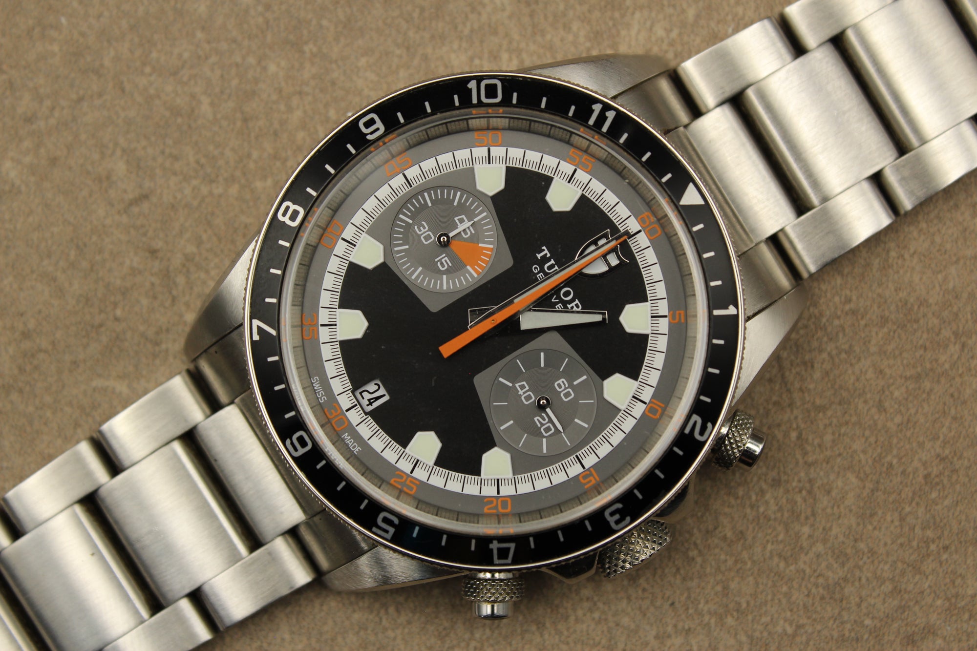 Montre Tudor Heritage Chrono pour homme en acier, modèle emblématique vendu par prestigeandtime.com, présentée en occasion authentique avec full set, idéale pour collection ou investissement horloger.