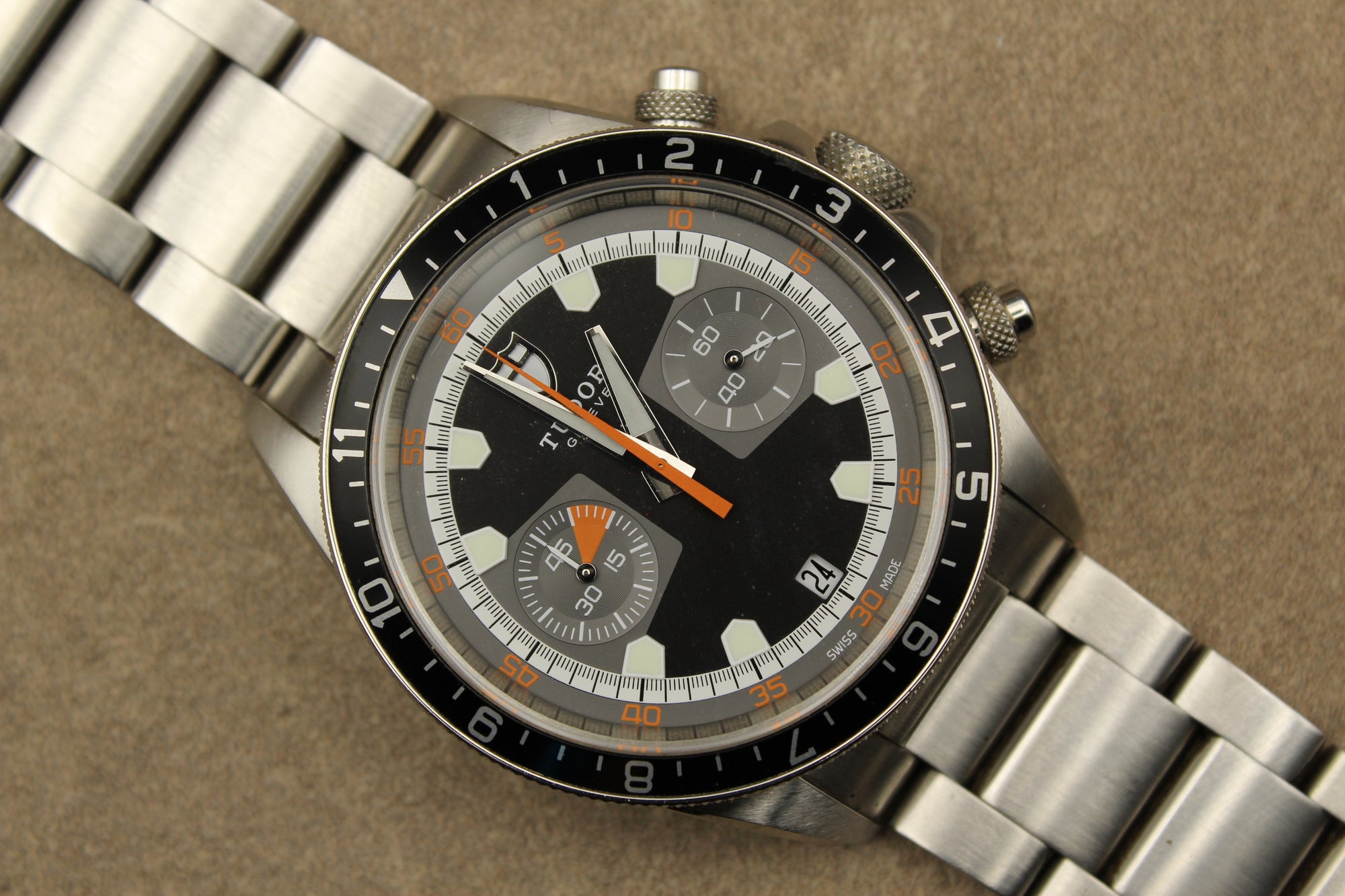 Montre Tudor Heritage Chrono pour homme en acier, modèle emblématique vendu par prestigeandtime.com, présentée en occasion authentique avec full set, idéale pour collection ou investissement horloger.