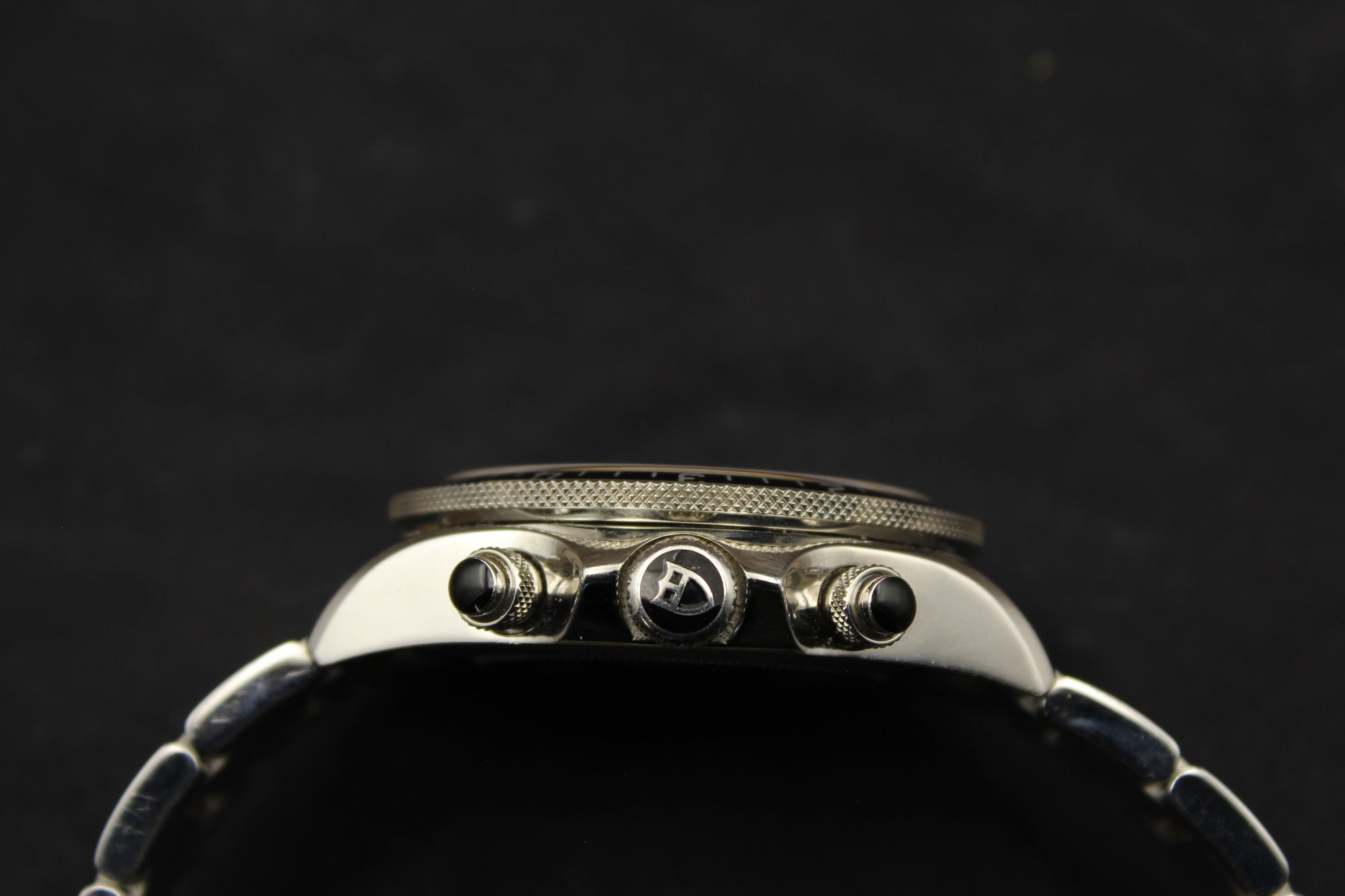 Montre Tudor Heritage Chrono pour homme en acier, modèle emblématique vendu par prestigeandtime.com, présentée en occasion authentique avec full set, idéale pour collection ou investissement horloger.