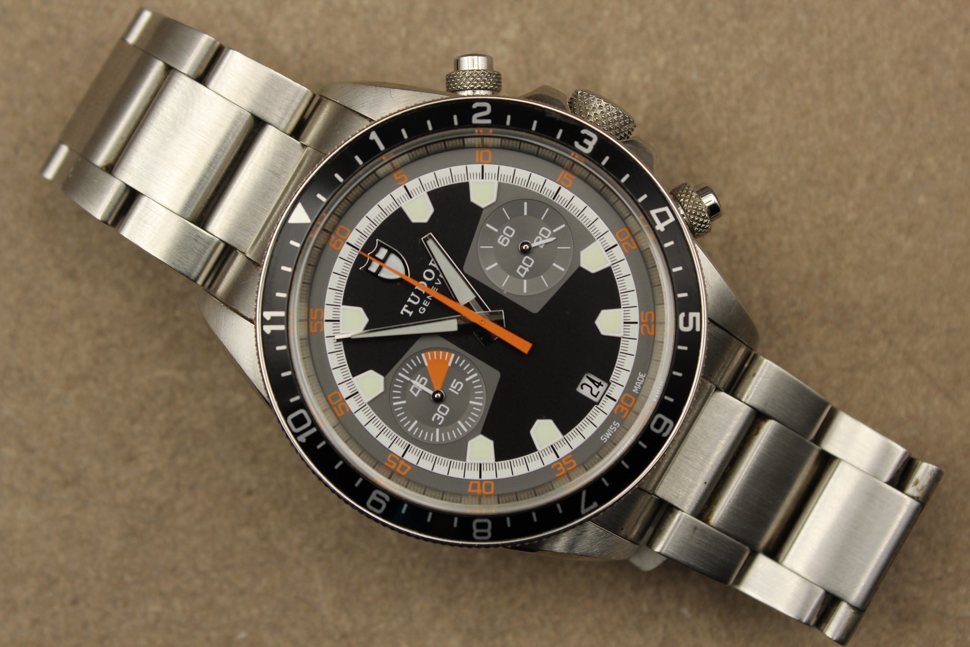 Montre Tudor Heritage Chrono pour homme en acier, modèle emblématique vendu par prestigeandtime.com, présentée en occasion authentique avec full set, idéale pour collection ou investissement horloger.