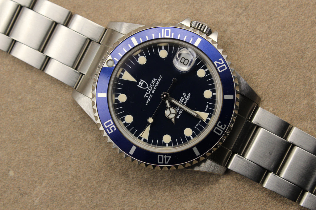 Rolex Submariner vintage cadran tritium patiné avec couronne Rolex d’origine et fond de boîte acier
